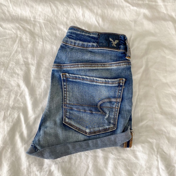 2/$40💜 CLOSET CLEAN OUT: American Eagle denim shorts - Picture 3 of 9